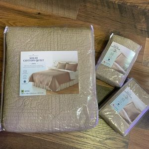 King size quilt and 2 matching shams